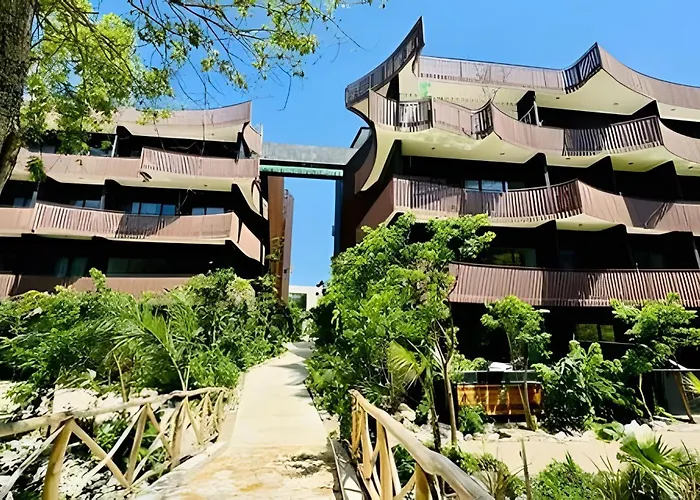 Jungle Guardian - Rooftop Pool & Club *