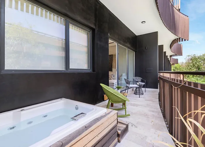 Jungle Guardian - Rooftop Pool & Club Holiday home
